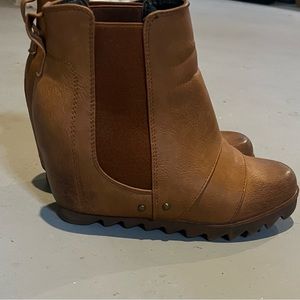 Tan wedge ankle boots with great tread worn twice size 7